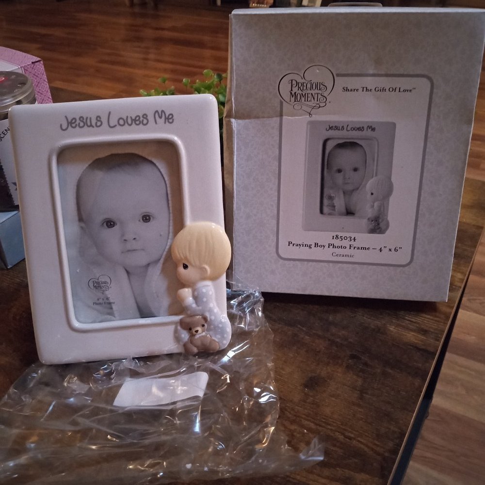 Precious Moments Ceramic Prayer Frame/Blue Boy